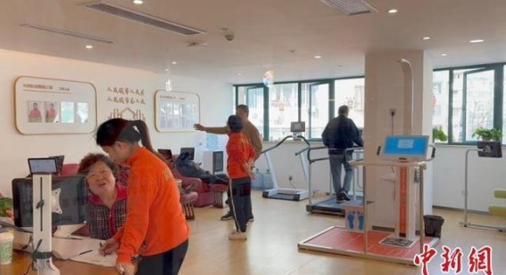 银发新天地：长者运动健康之家带来的健身与社交双重体验