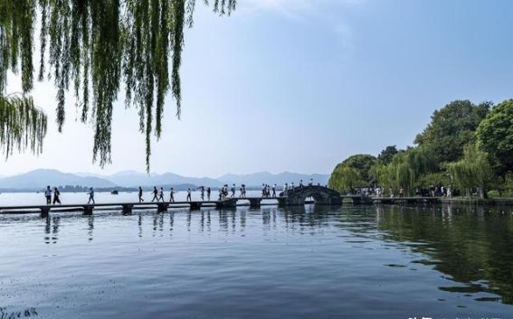 探秘中国西湖：小小湖泊中的大魅力