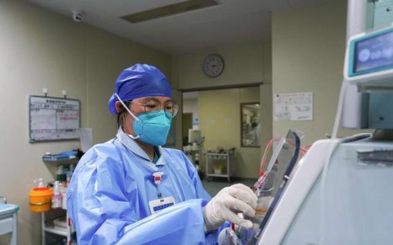 25岁女孩的尿路结石警示：生活习惯背后的健康隐患