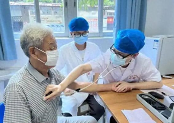 老年人养胃秘籍：饭后这么做，胃肠轻松无忧