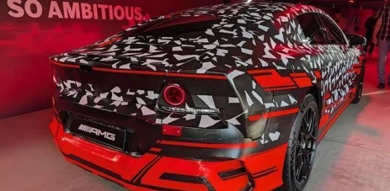 奔驰电动AMG GT四门轿跑：破局之作，挑战极限速度
