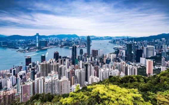 香港：梦幻与现实交织的璀璨明珠
