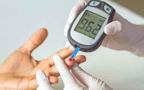 64岁大妈睡前一杯酸奶，半年后医生的惊讶：健康数据令人羡慕