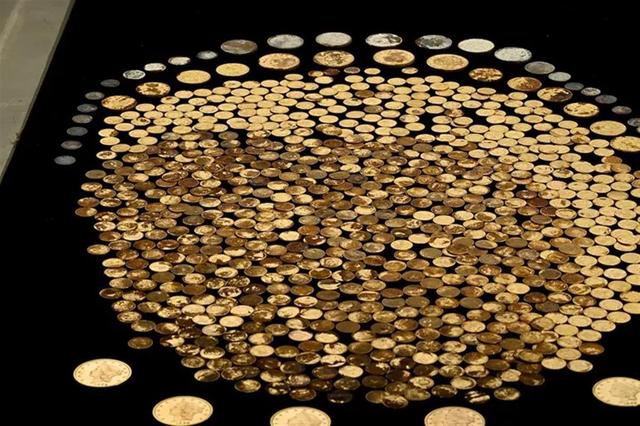 美国男子在自家农场挖出700多枚200年前的硬币，估值数百万美元