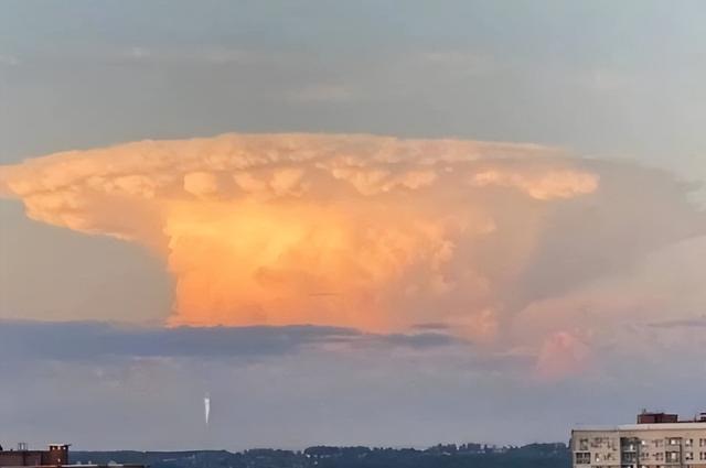 虚惊一场！俄媒：俄罗斯喀山出现“蘑菇云”吓到居民，实为积雨云