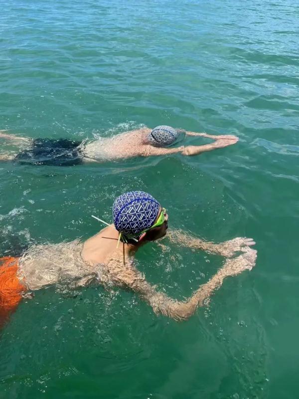从海口下水！13岁双胞胎兄妹横渡琼州海峡