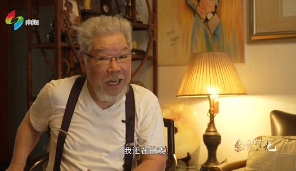 82岁广州演员鲁牛的退休生活：他如何成为了备受尊敬的“鲁大爷
