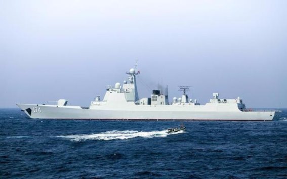 中国舰艇行动引发国际关注