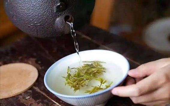 冬季饮茶需要注意的三个坏习惯，60岁以上的人要小心