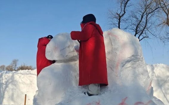 第十届全国大学生雪雕比赛：青春与冰雪的艺术碰撞