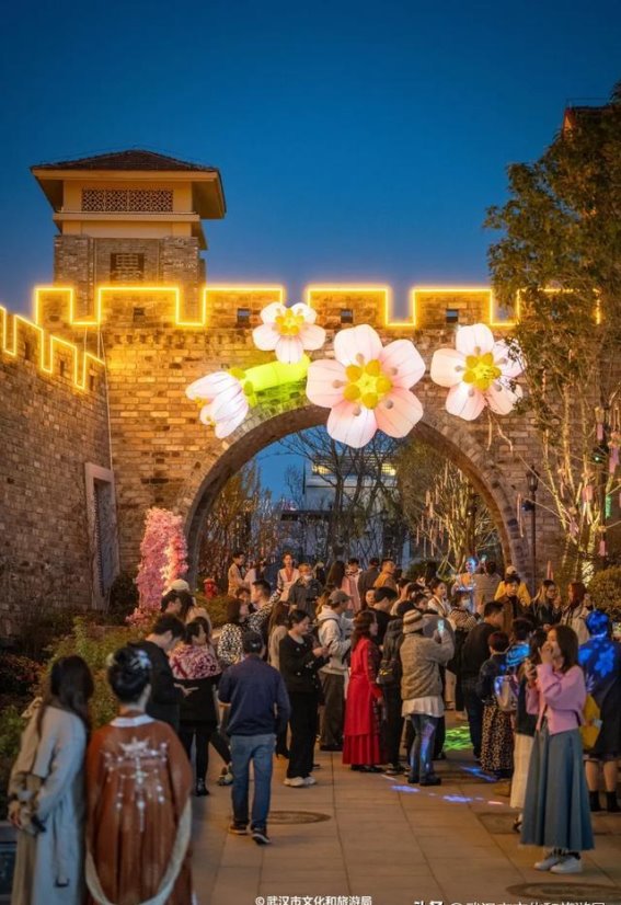 武汉春节旅游指南：地标、焰火、花灯与非遗活动，等你来打卡