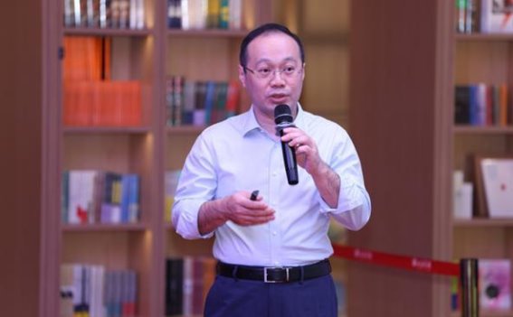 走进多发性骨髓瘤的世界：科学与人文的交汇