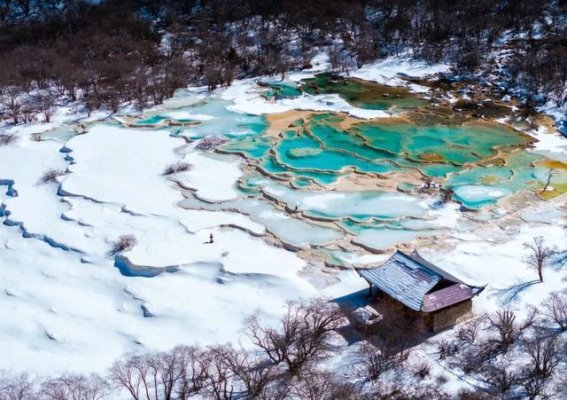 春雪漫舞，黄龙山水间的浪漫低语