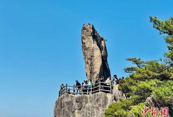 黄山清明假期迎来超九万游客 领略春日美景的心灵之旅
