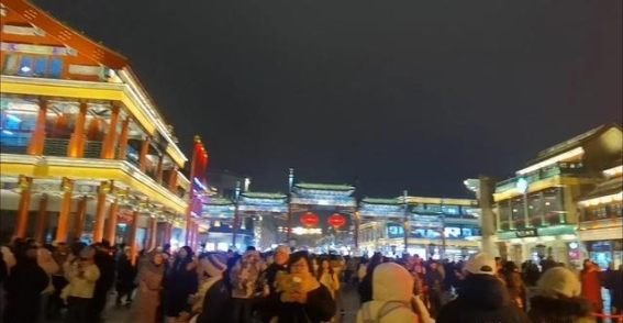 前门大街的春节灯火与岁月的交响