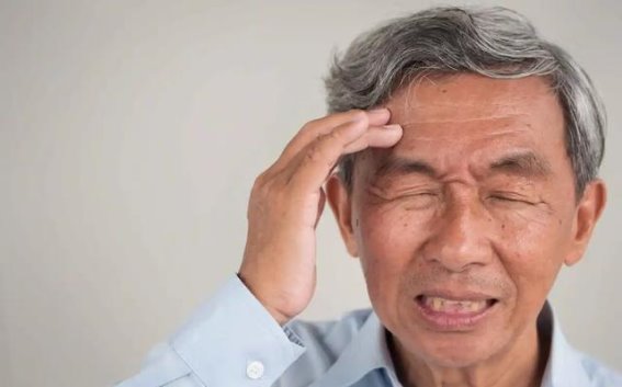 血栓初期常见的4种不适，很多人都没留意