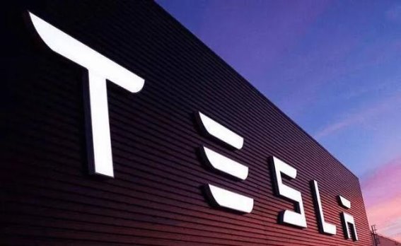 特斯拉全自动驾驶系统的升级与挑战