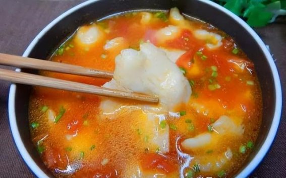 家的味道：轻松学会制作美味番茄鱼汤，温暖生活每一天