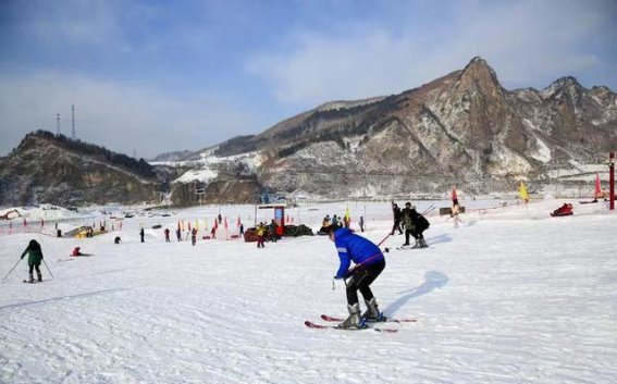 冬游阿克苏，天山脚下的冰雪与文化之旅