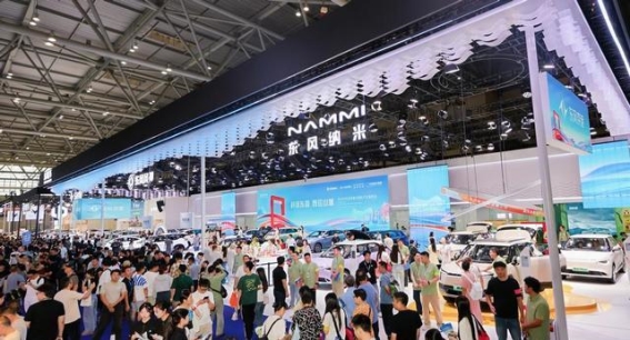 2025重庆车展：东风新能源三大品牌展新风，智能科技点燃山城