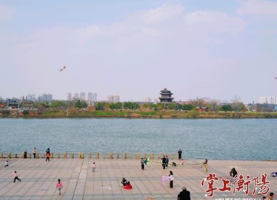久雨初晴，衡阳市民户外放风筝享受大美春光