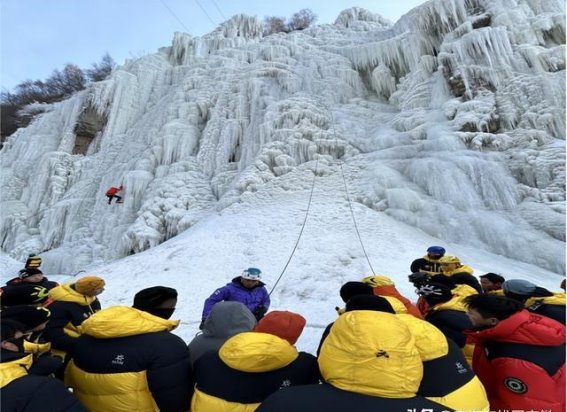 首届湟源县大黑沟攀冰嘉年华：冰雪与文化的激情碰撞