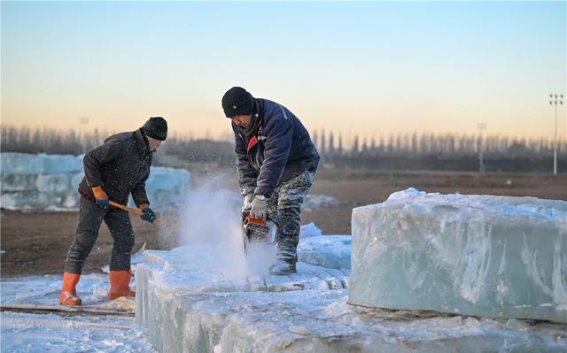 呼和浩特冰雪节：寒冬中的奇幻之旅