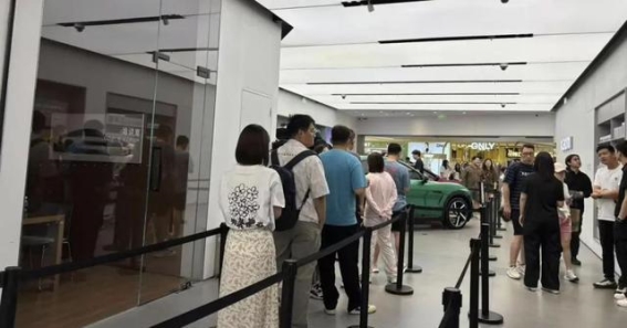 小米YU7的火爆背后：销量激增与交付挑战并存