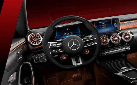 新款AMG CLA 45 S 4MATIC+轿跑车：性能与智能的无缝结合