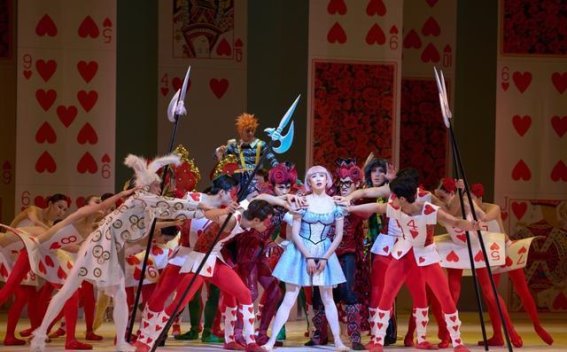 《爱丽丝梦游仙境》芭蕾版：带你走进一个奇幻的舞蹈世界