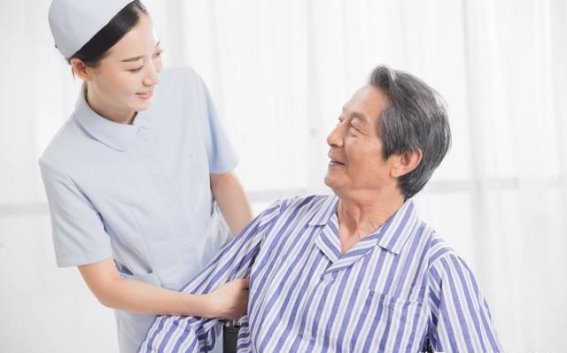 高龄患者的养护与治疗策略