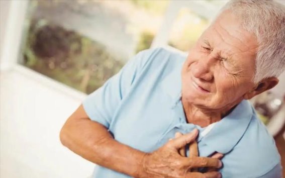 心梗风险提升？医生提醒：这5种行为要避免，保护心脏健康