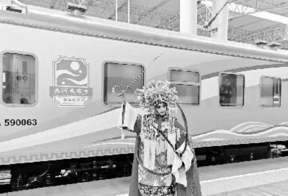中国创新移动酒店式旅游列车，带你畅游黄河文化