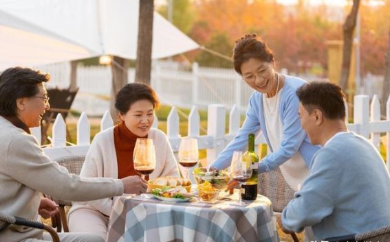 中老年人晚餐养生秘籍：吃对晚餐，养出健康好身体