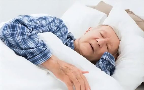 睡觉的4个异常表现，或许在提醒你肝脏出了问题