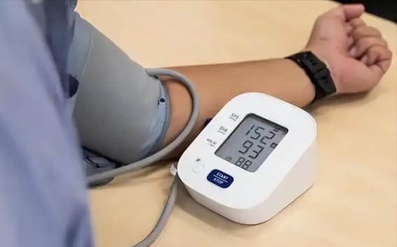 年纪大了，洗头洗澡要留心这3个细节，医生提醒不可忽视