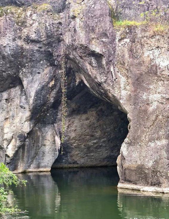绍兴一日游：历史与风光交织的旅程