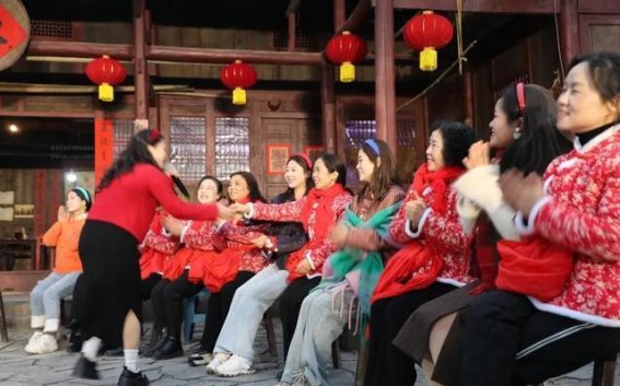 桐梓村的黄昏：一段宁静与美丽的乡村时光