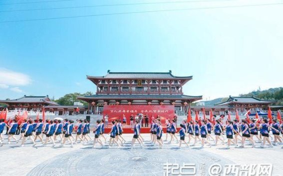 银发专列启程——陕西银发旅游专列助力老人畅享国庆盛宴