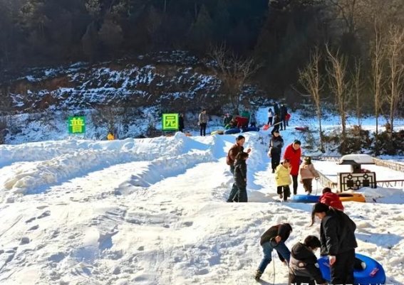 卢氏县的冰雪奇缘：冬日的梦幻冰挂之旅