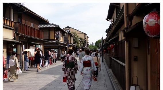 不同国家街道的清洁现状：日本、印度与中国的比较