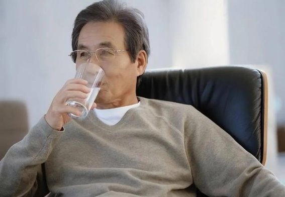 66岁男子患前列腺癌，三年后复查结果让医生惊讶：究竟是怎样的饮食习惯导致的？