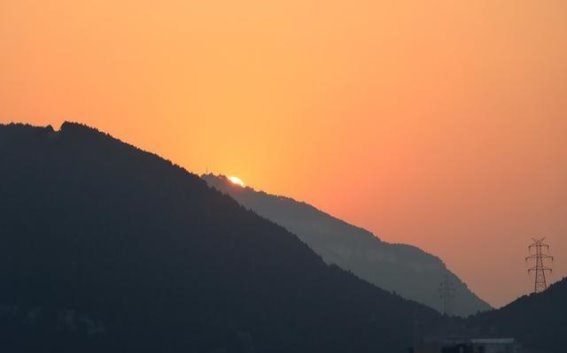 秋冬之夕阳：温柔光影，宁静时光