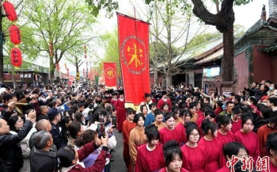 阆中汉服纪盛大开幕，千年古城焕发新活力