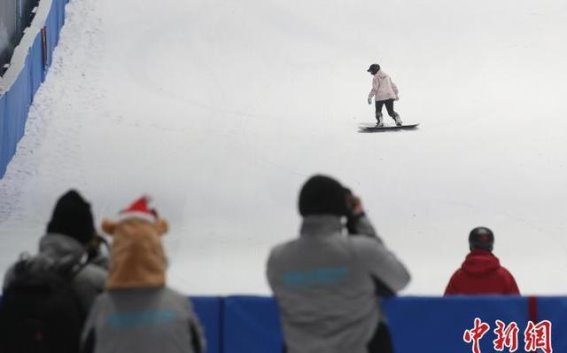 上海耀雪冰雪世界揭幕：全球最大室内雪场的开业盛典