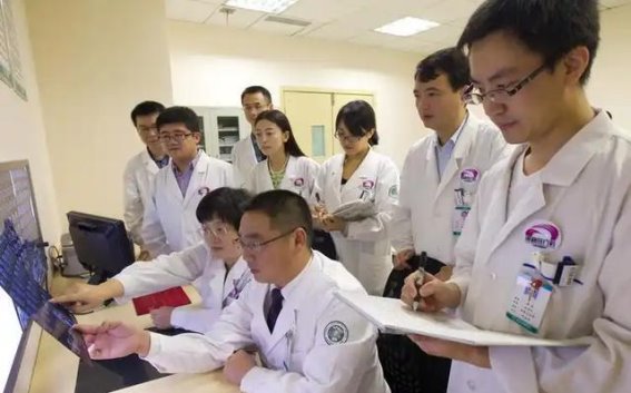每天吃核桃，肝炎患者的三大明显变化，专家分析背后的原因