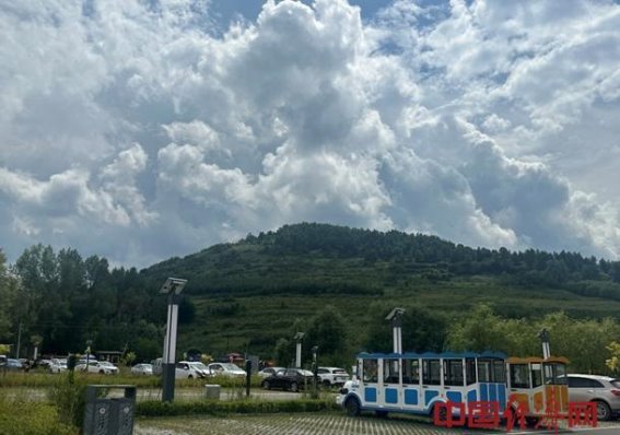 碧空如洗，草色青青：探访甘肃临夏的美丽乡村