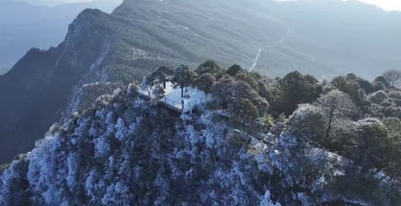 仙峰雪韵：在苗乡的冰雪世界里寻梦