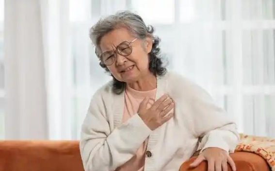 春季回暖，心脑血管患者警惕四种异常信号，及时检查保健康