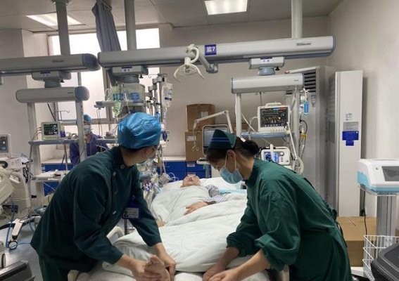 警惕用药风险：69岁老人因二甲双胍片误服入院